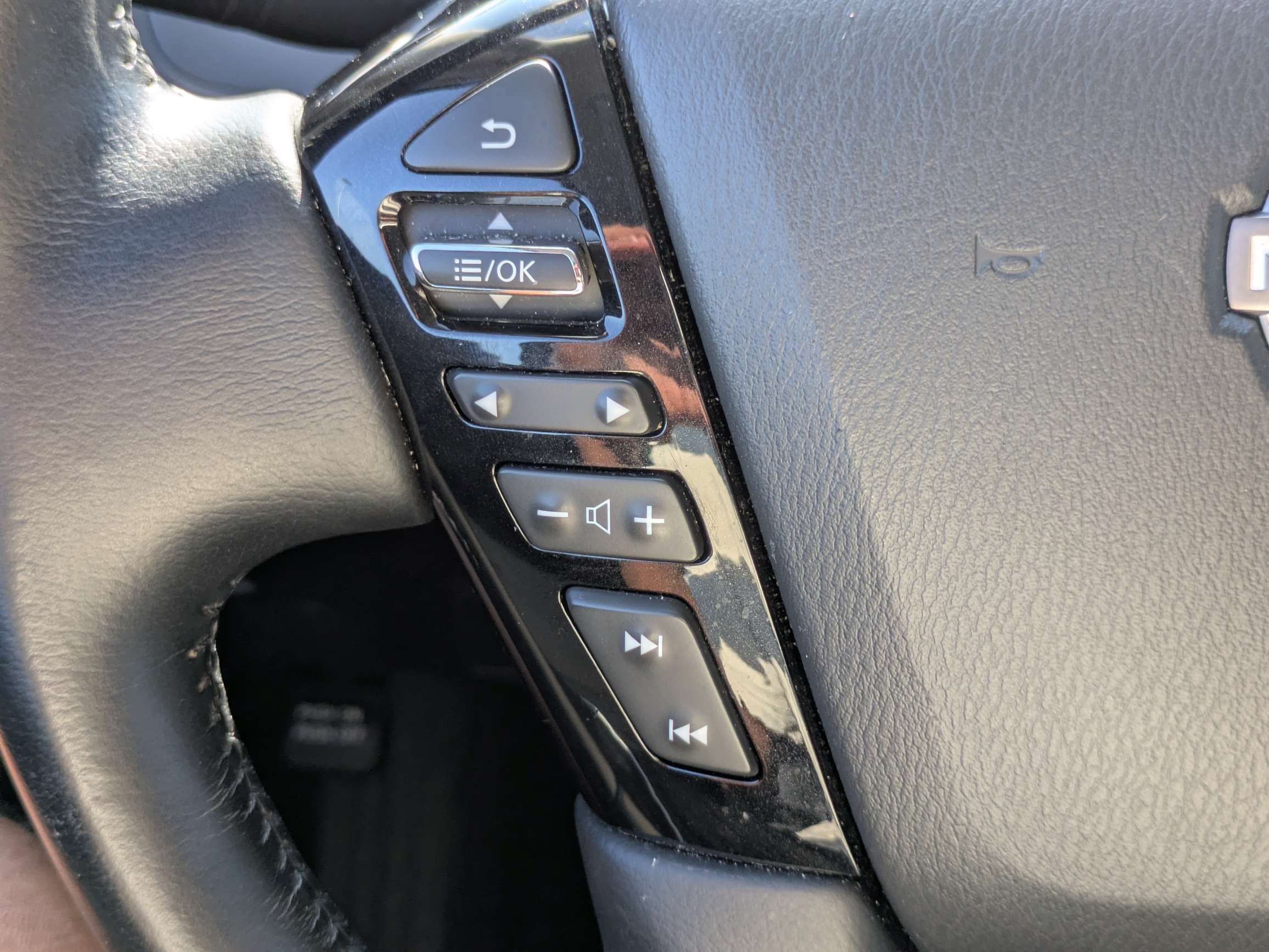 Used 2024 Black Nissan SL image 24
