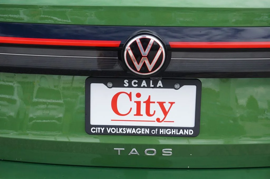 Certified Used 2025 Green Volkswagen 1.5T SE Black image 33