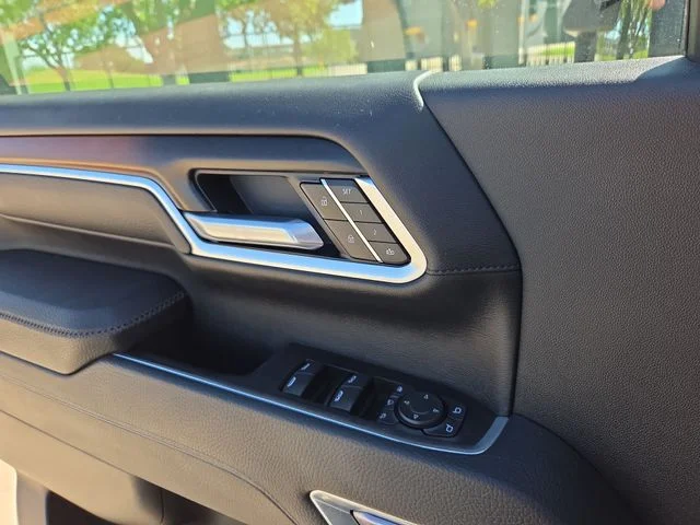 Used 2025 White GMC Denali image 14