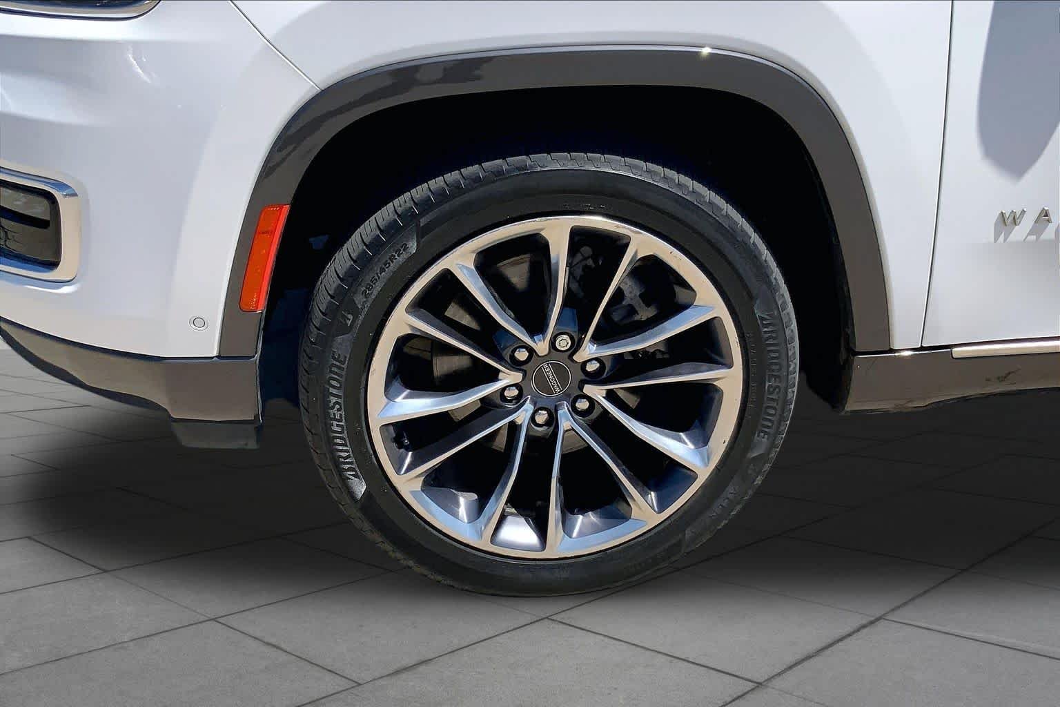 Used 2022 Bright White Clearcoat Jeep Series III image 10