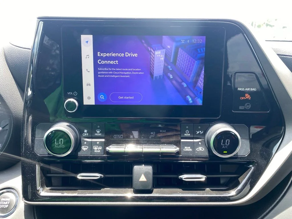 2023 Toyota Highlander LE - Photo 24