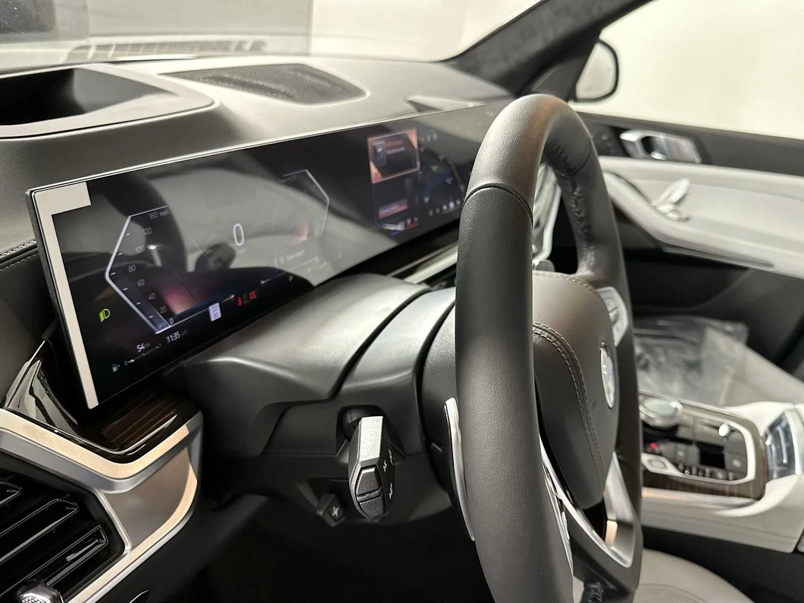 New 2026 Dravit Grey Metallic BMW xDrive40i image 15