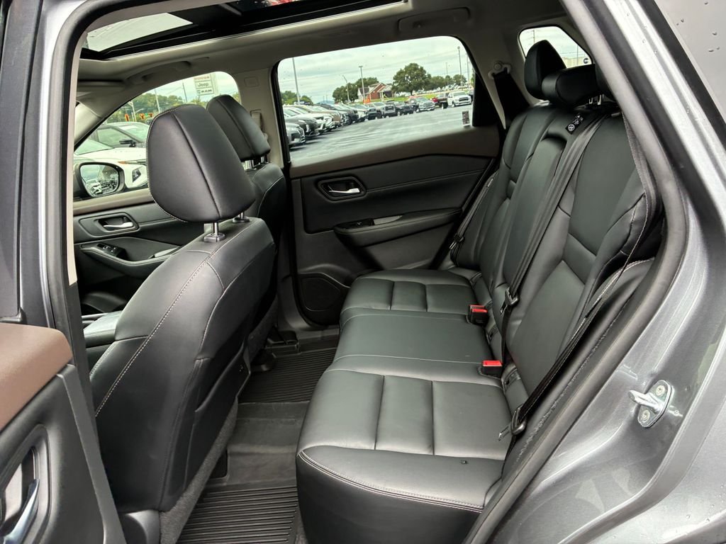 Used 2022 Gray Nissan SL image 19