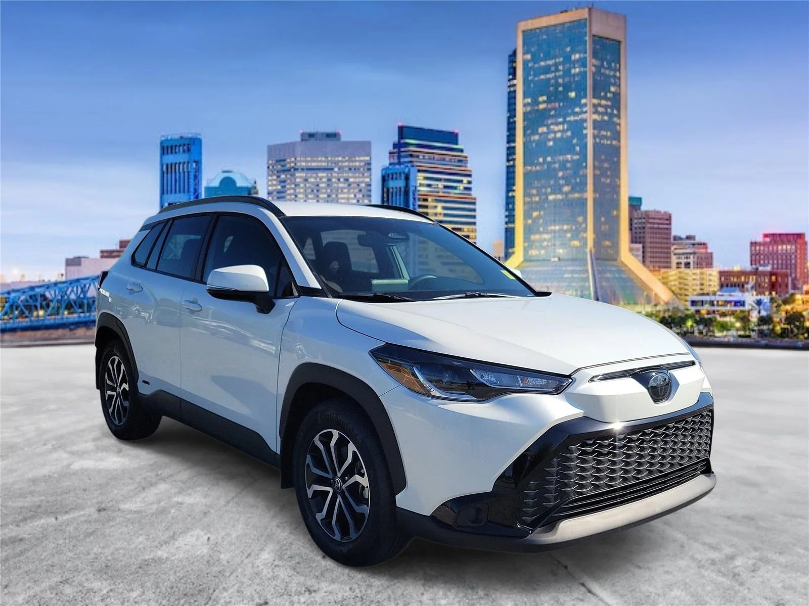 Used 2024 Wind Chill Pearl Toyota Hybrid SE image 4