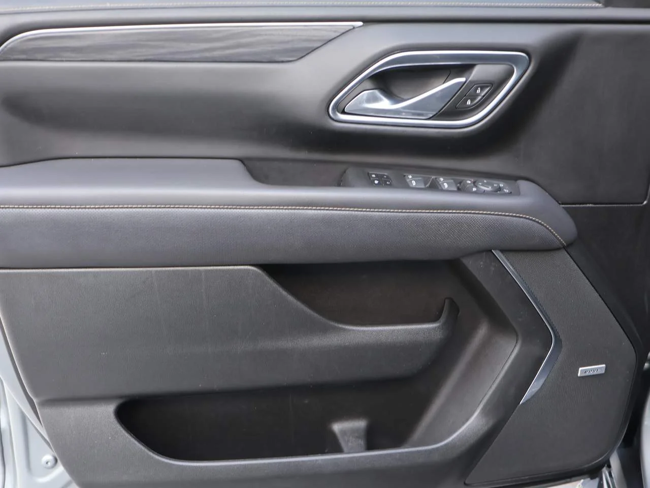 Used 2023 Sterling Metallic GMC SLT image 8