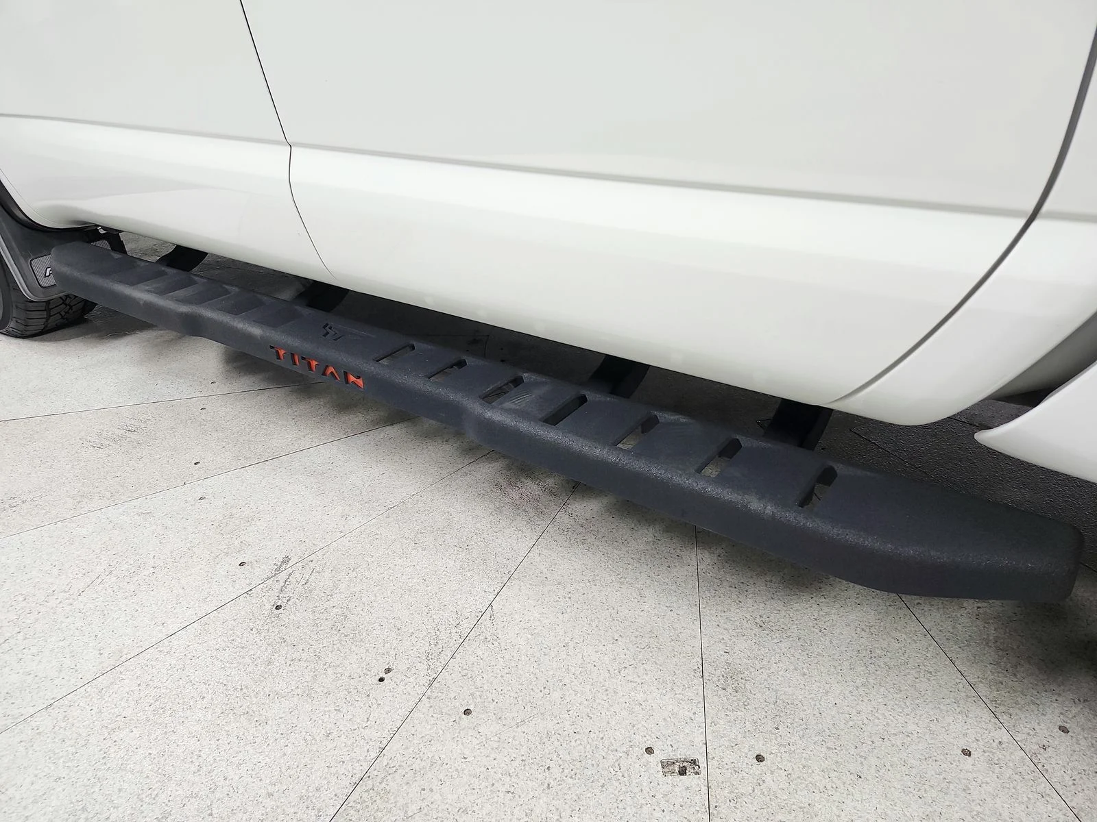 Used 2023 White Nissan PRO-4X image 46