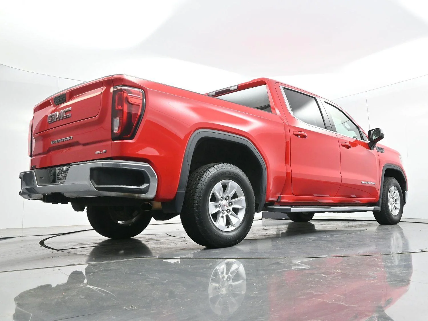 Used 2022 Cardinal Red GMC SLE image 48