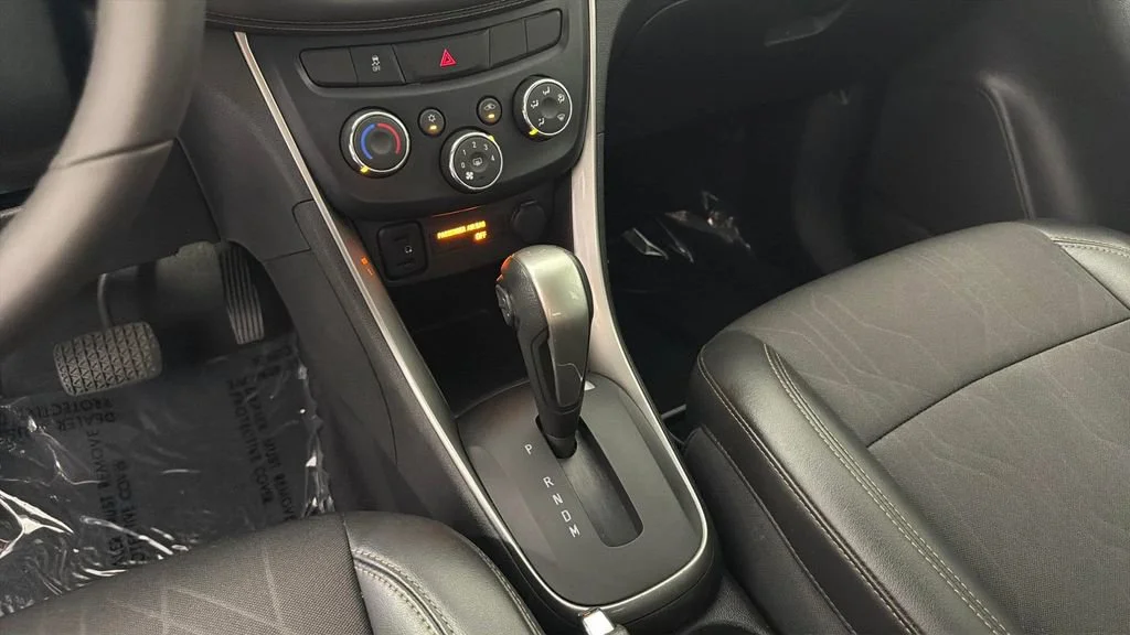 Used 2020 Silver Ice Metallic Chevrolet LT image 23