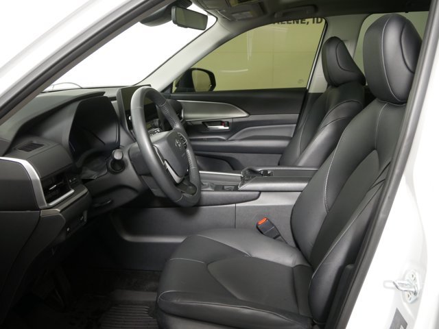Used 2024 Wind Chill Pearl Toyota XLE image 9