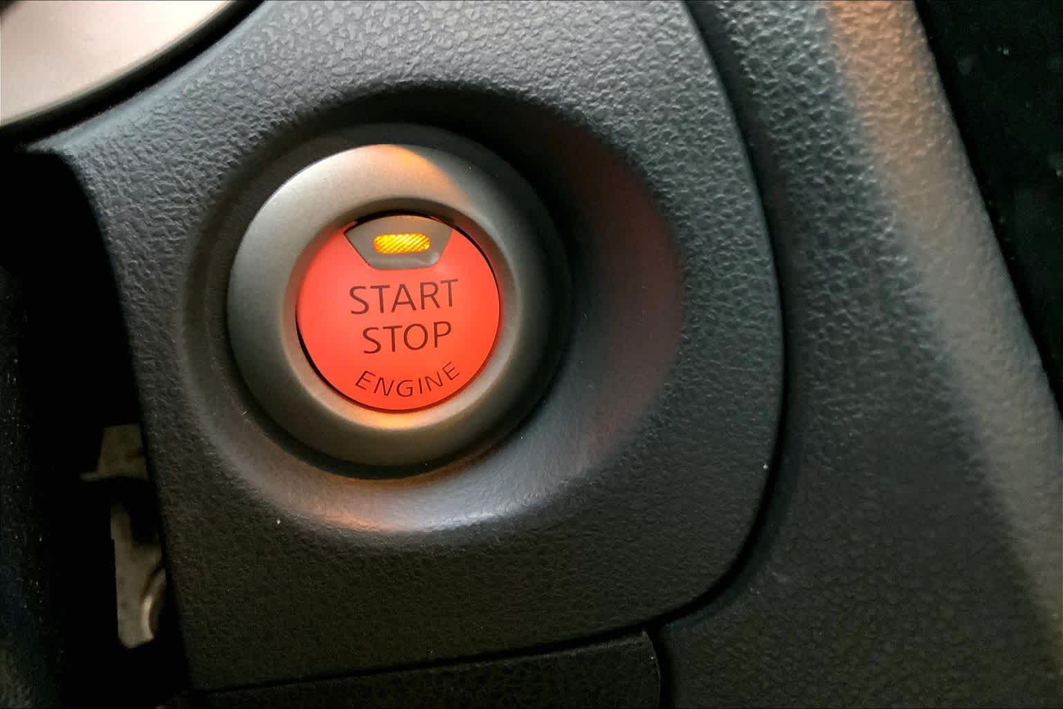 Used 2016 Super Black Nissan SV image 32