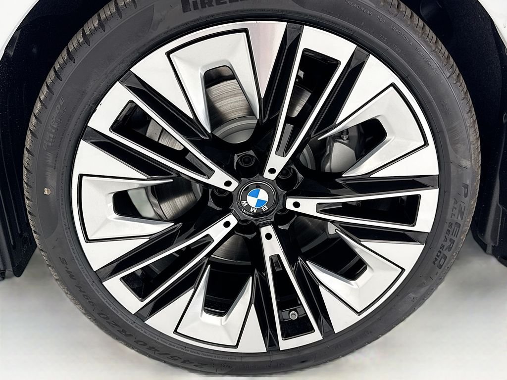 Used 2026 White Metallic BMW 530i image 29