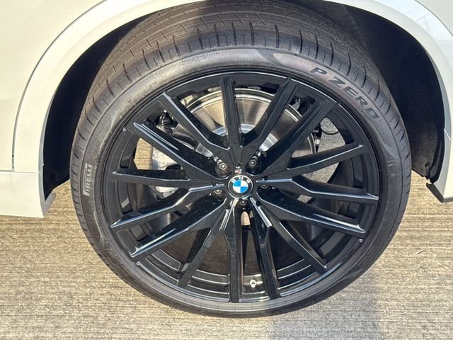 New 2026 Mineral White Metallic BMW sDrive40i image 25