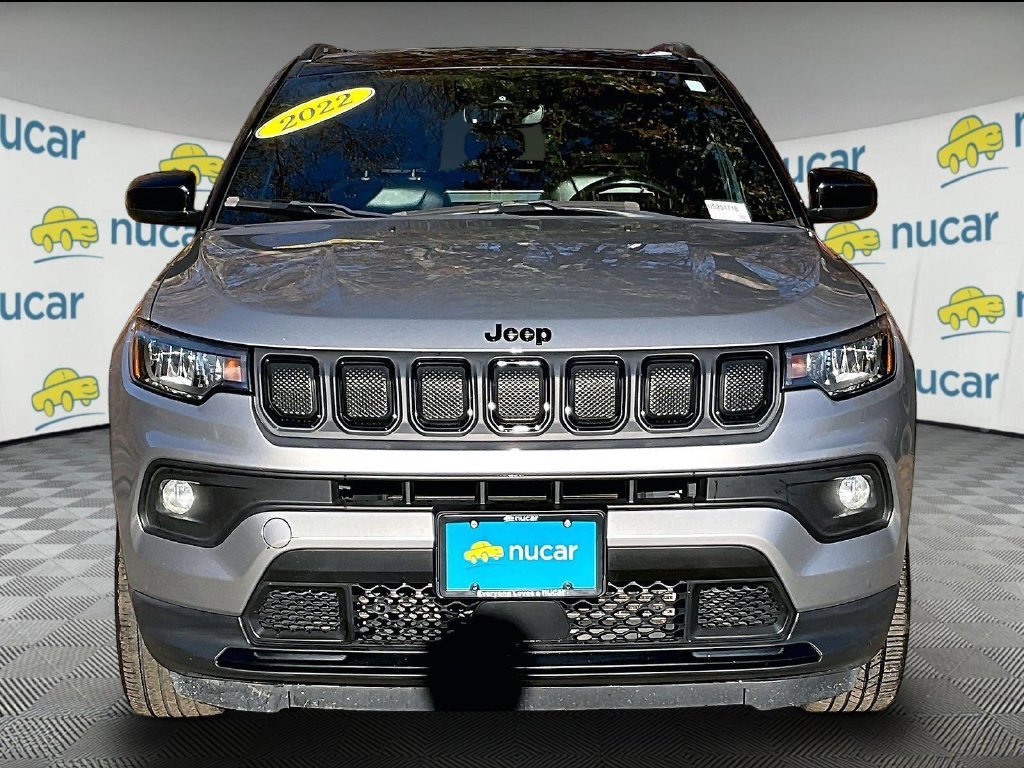 Used 2022 Silver Jeep Latitude image 2