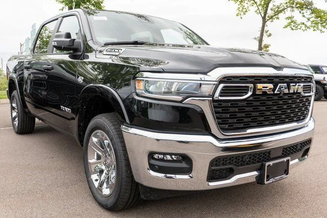 New 2026 Diamond Black Crystal Pearl-Coat Exterior Paint RAM Big Horn/Lone Star image 4