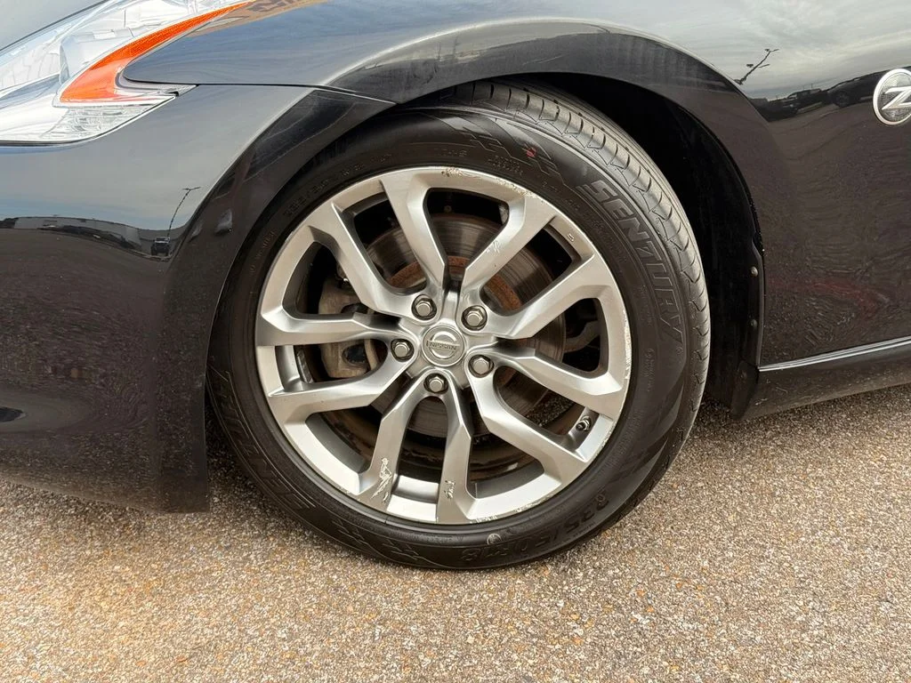 Used 2011 Magnetic Black Metallic Nissan Touring image 12