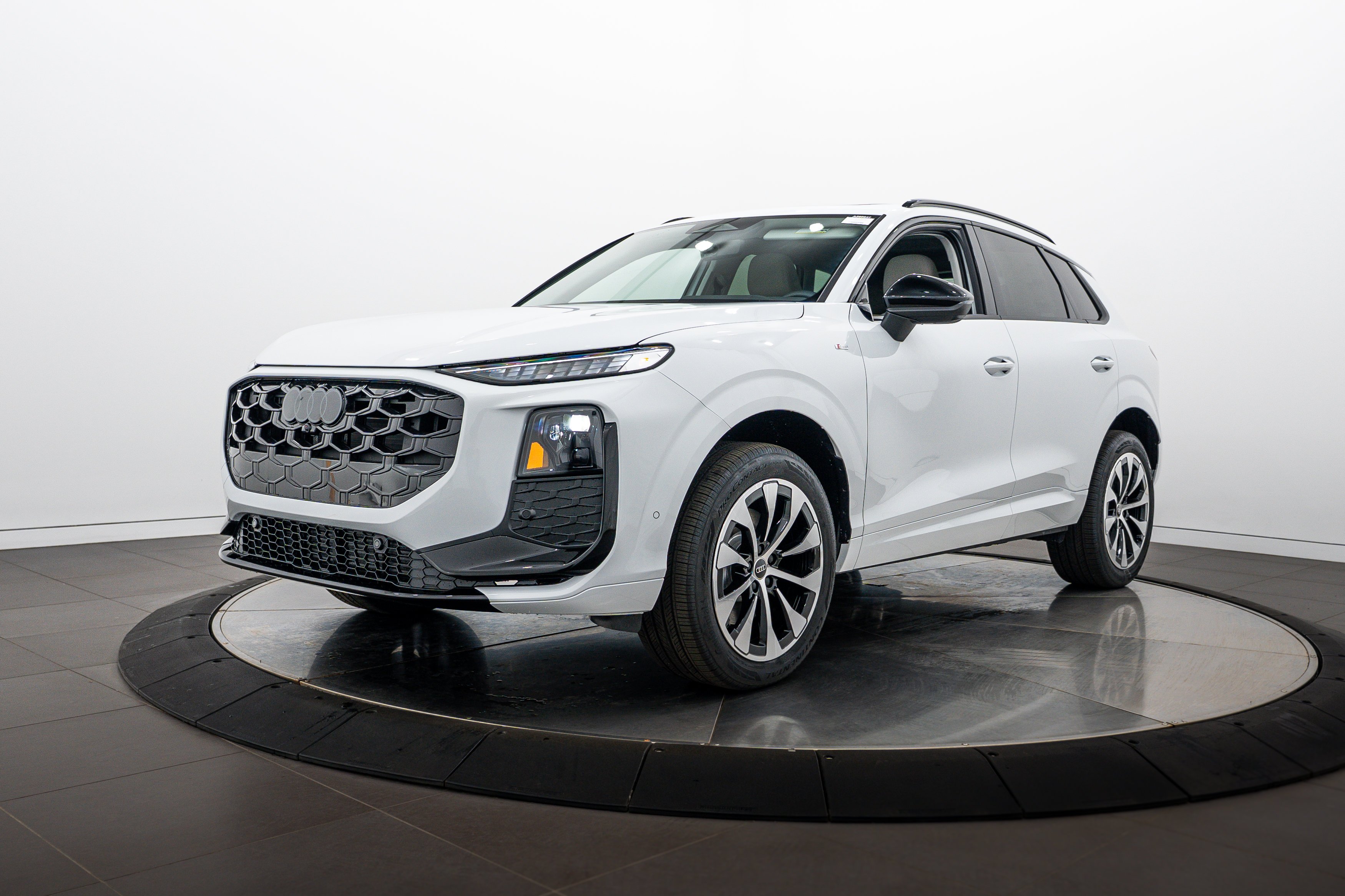 New 2026 Glacier White Audi S line image 5