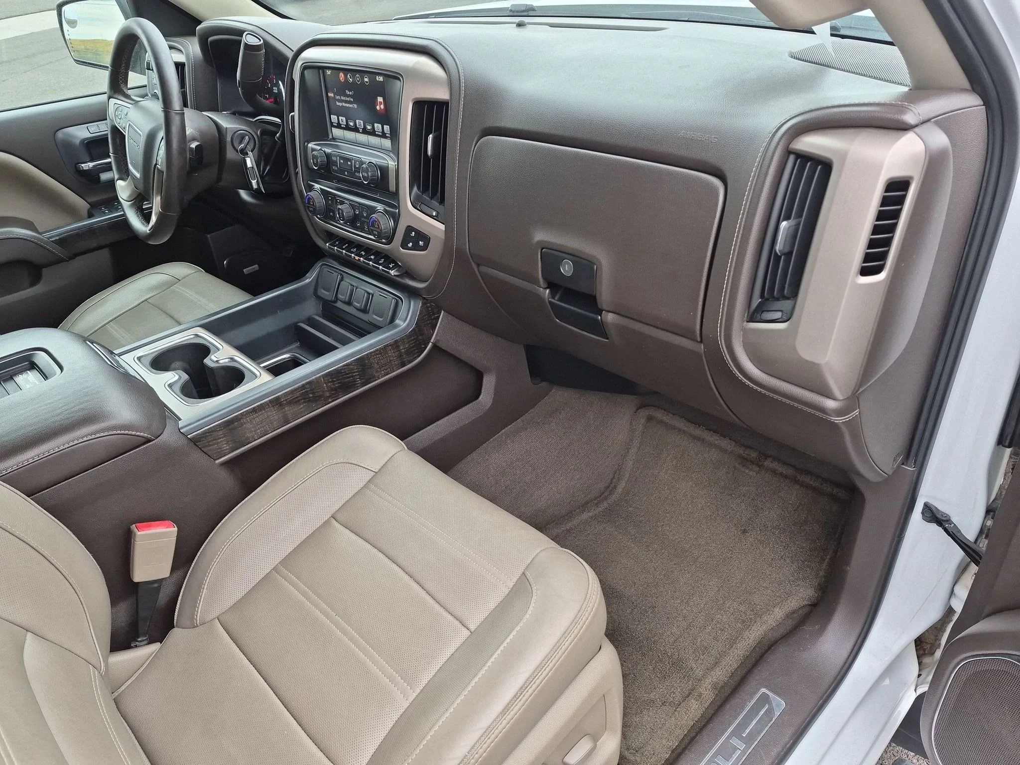 Used 2016 White Frost Tricoat GMC Denali image 22