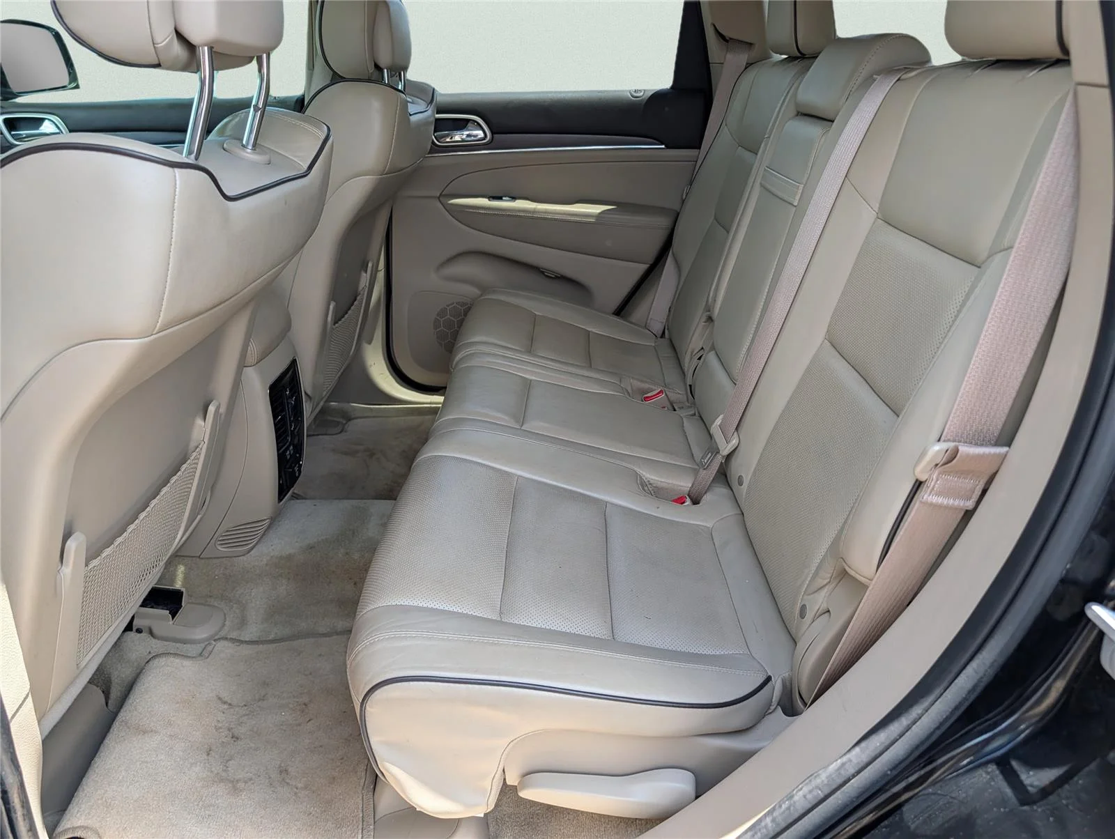 Used 2017 Diamond Black Crystal Pearlcoat Jeep Overland image 30