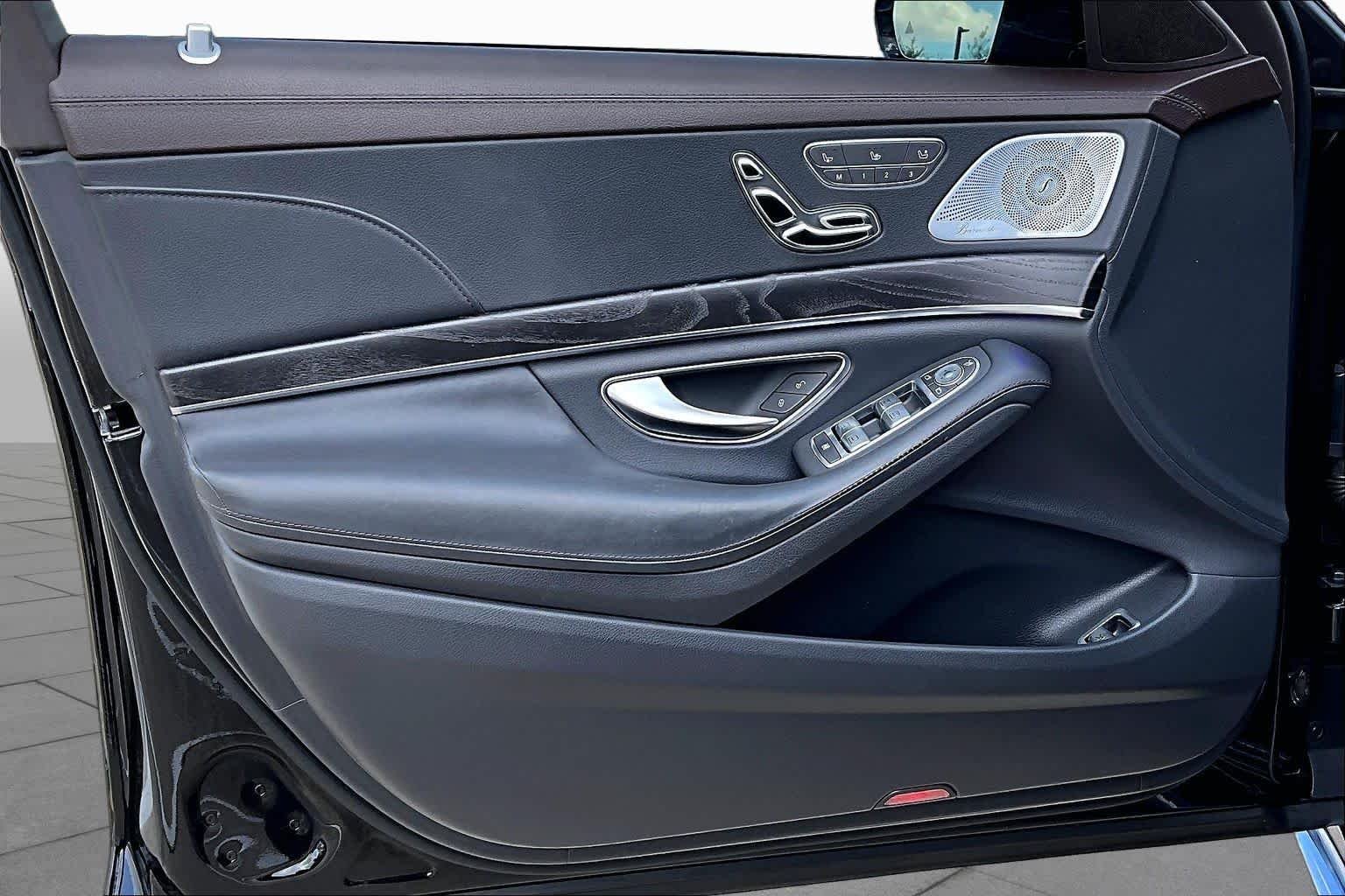 Used 2018 Obsidian Black Metallic Mercedes-Benz S 560 image 21