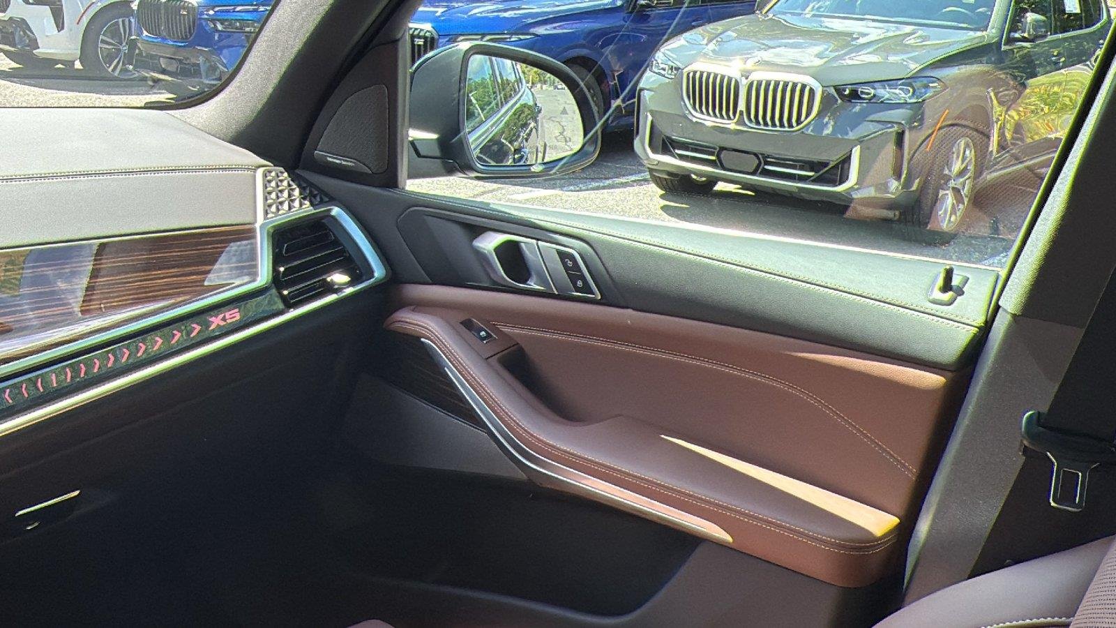 Used 2026 Tanzanite Blue II Metallic BMW xDrive40i image 27