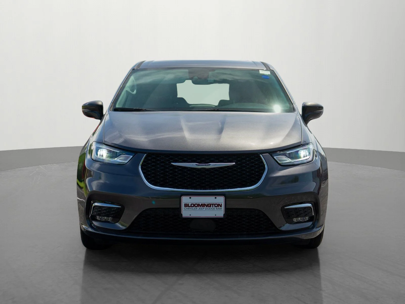 Used 2022 Chrysler Pacifica Hybrid Touring L with VIN 2C4RC1L72NR201232 for sale in Minneapolis, Minnesota