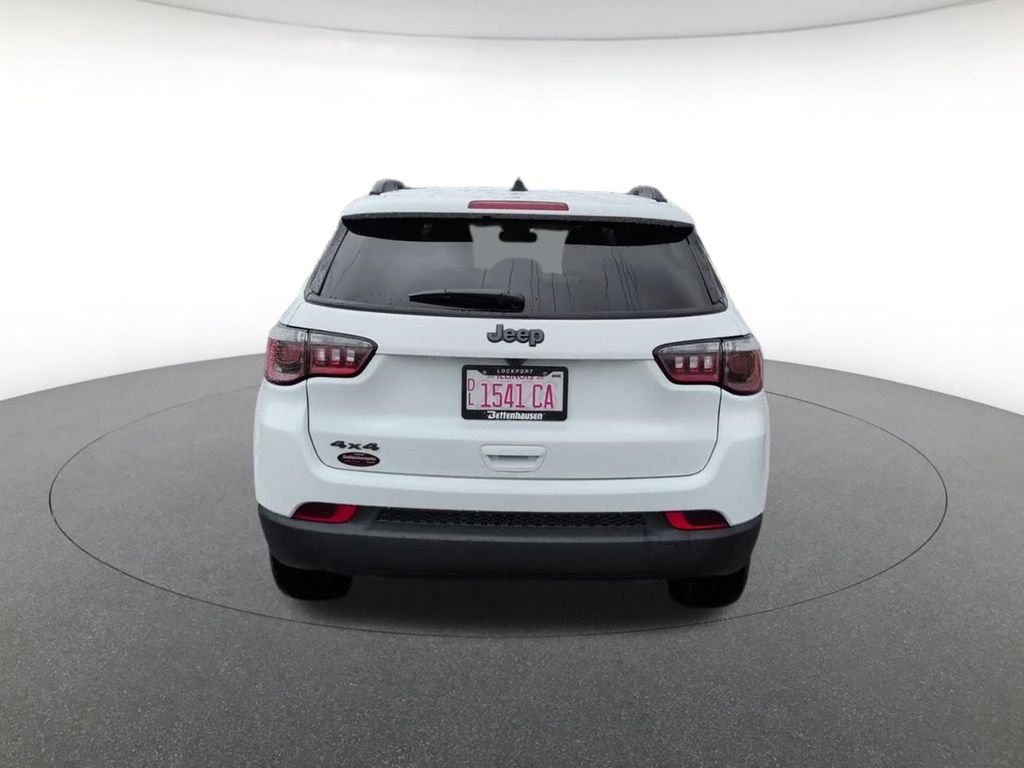 New 2026 White Jeep Latitude image 8