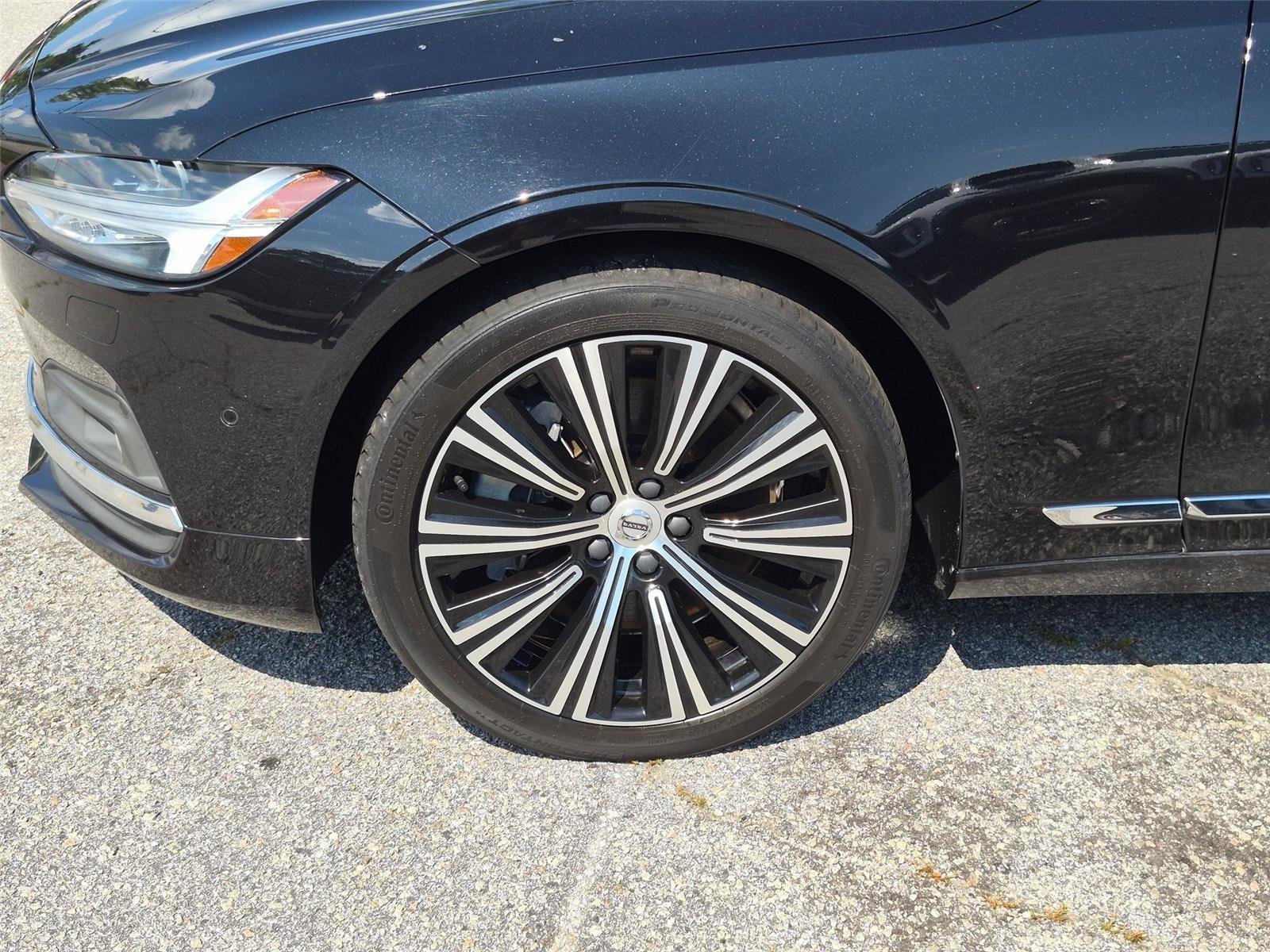 Used 2024 BLACK VOLVO  image 11