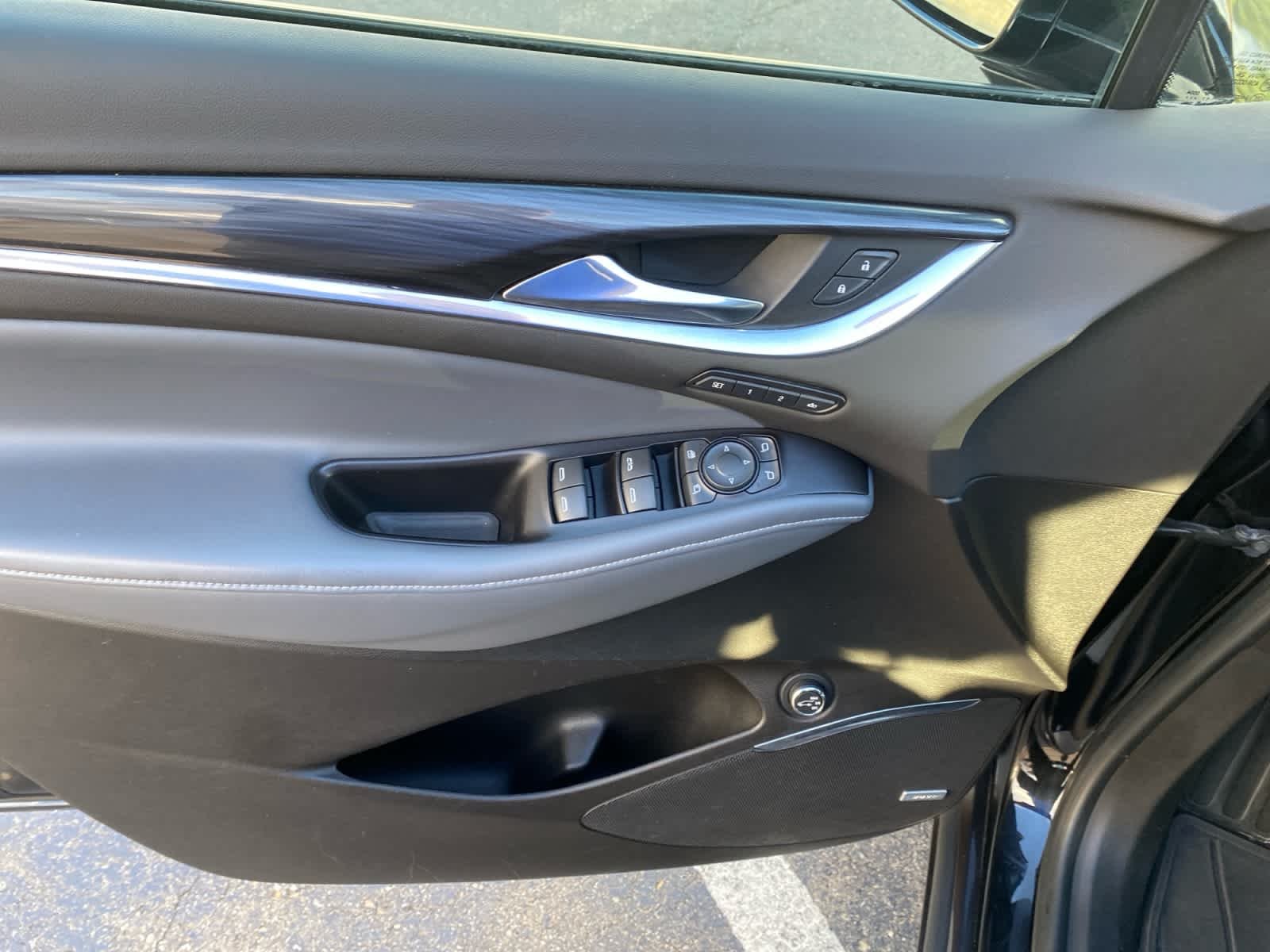 Used 2018 Includes Spectra Gray lower exterior accent color.) Buick Premium image 15