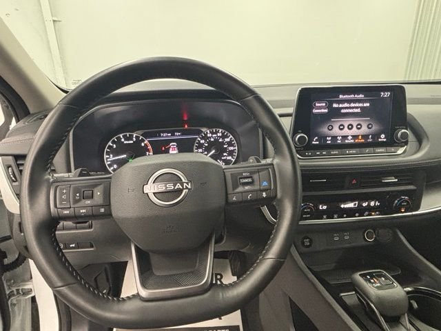 Used 2025 White Nissan SV image 21