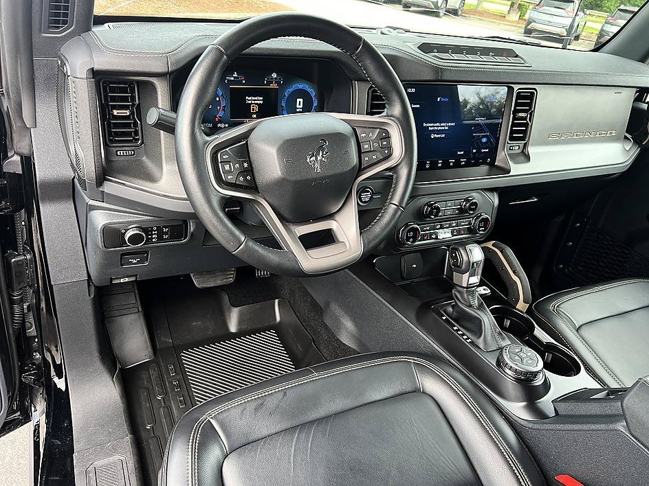 Used 2025 Shadow Black Ford Badlands image 18