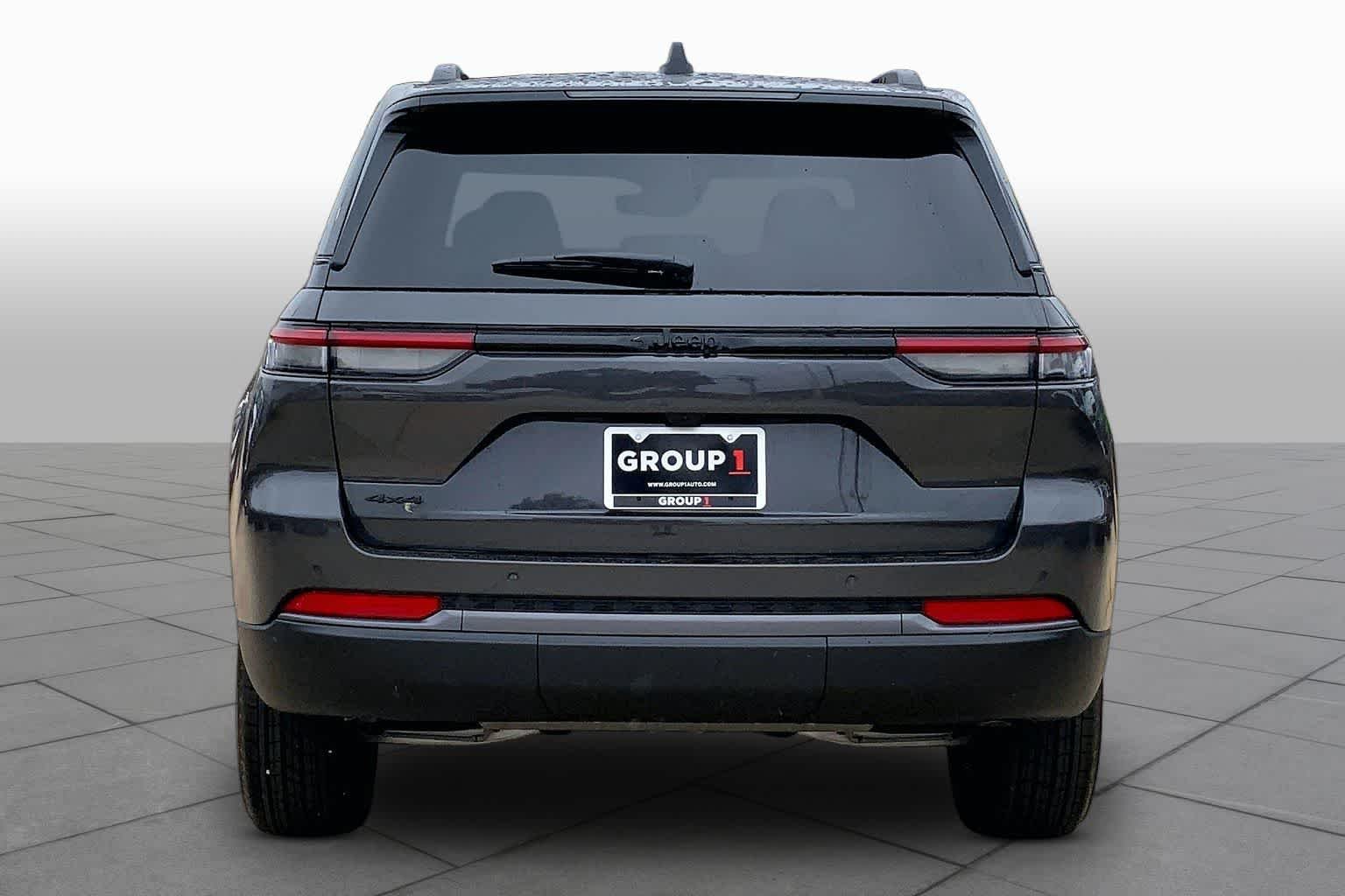 New 2026 Baltic Gray Metallic Clear-Coat Exterior Paint Jeep Laredo Altitude image 4