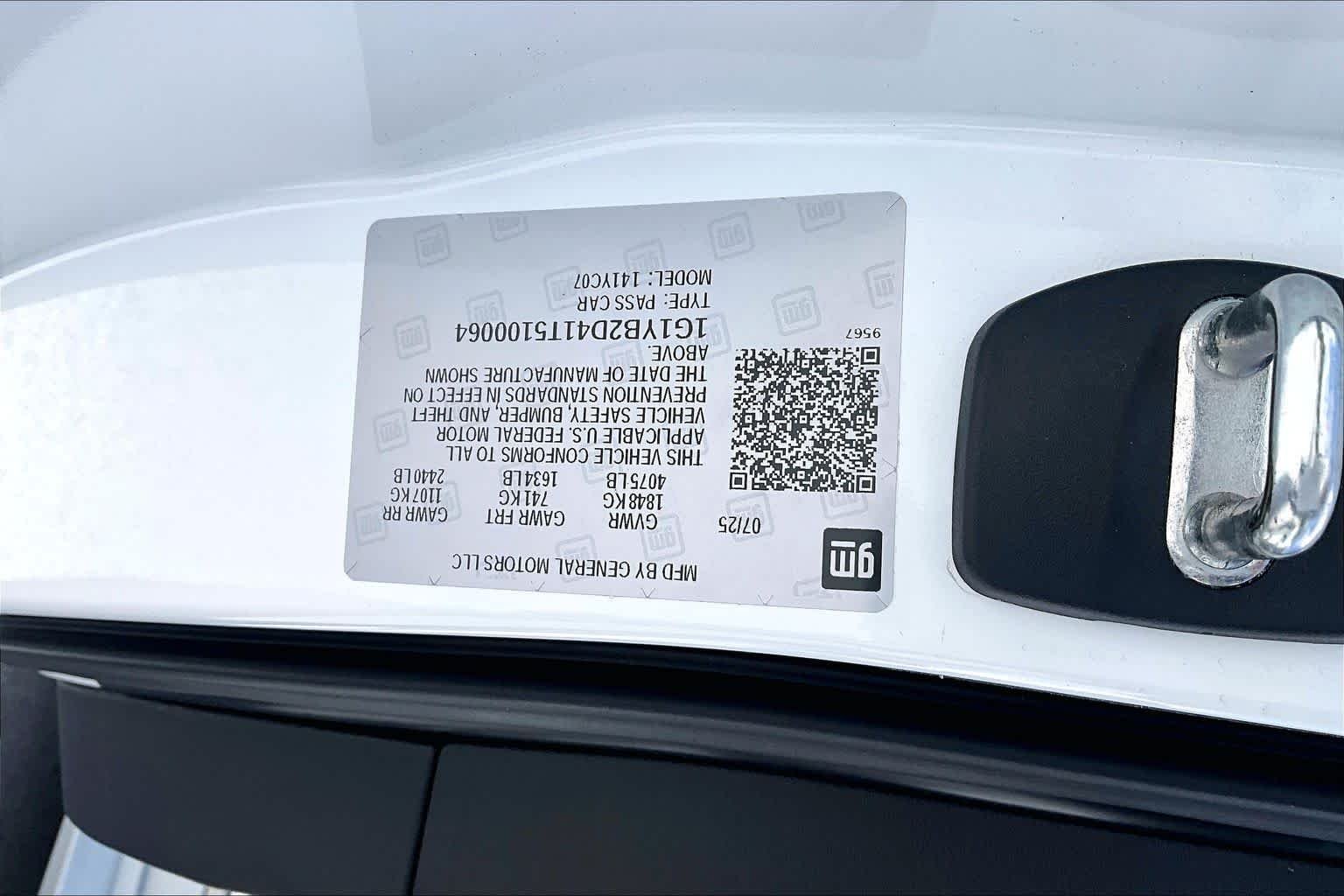 Used 2026 Arctic White Chevrolet 2LT image 30