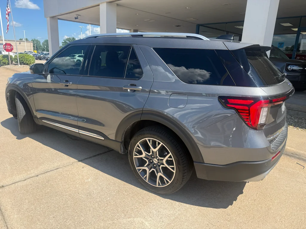 Used 2025 Carbonized Gray Metallic Ford Platinum image 9