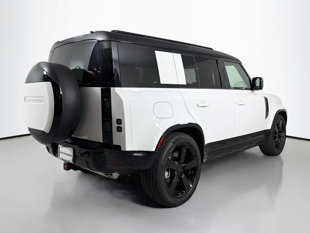 2026 Land Rover Defender X-Dynamic SE - Photo 5