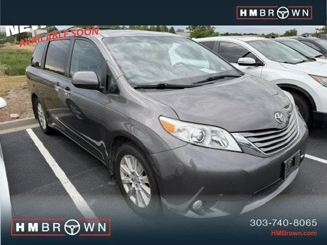 Used 2015 Predawn Gray Mica Toyota XLE Premium image 1