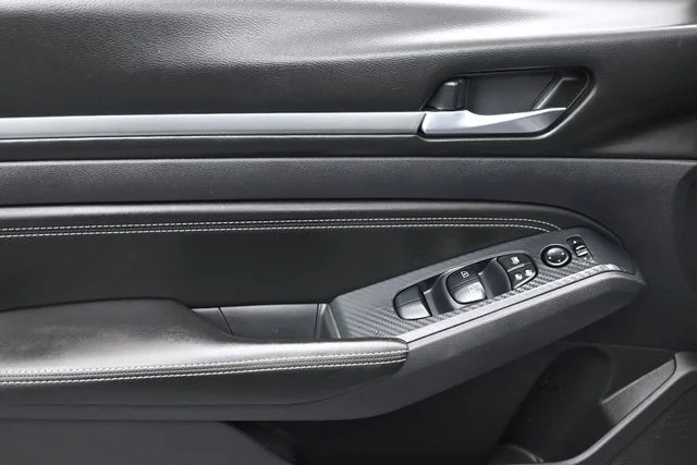 Used 2019 Gray Nissan 2.5 SL image 10