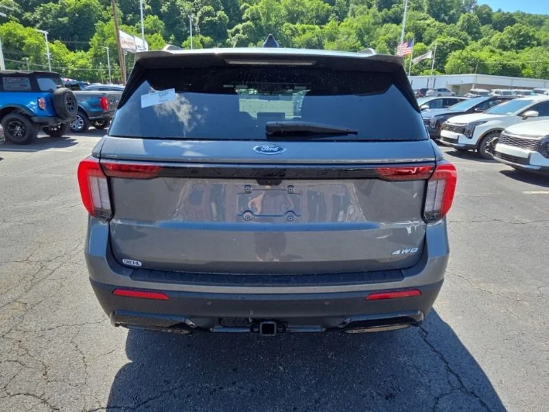 New 2026 Carbonized Gray Metallic Ford ST-Line image 6