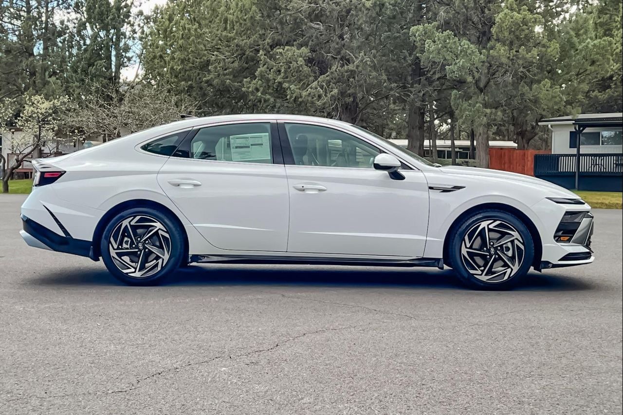 New 2026 White Hyundai SEL Sport image 3