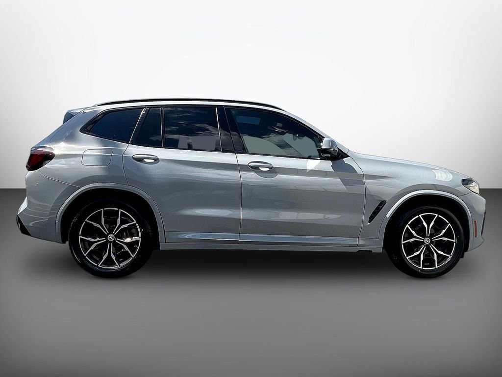 Used 2024 Gray BMW xDrive30i image 8