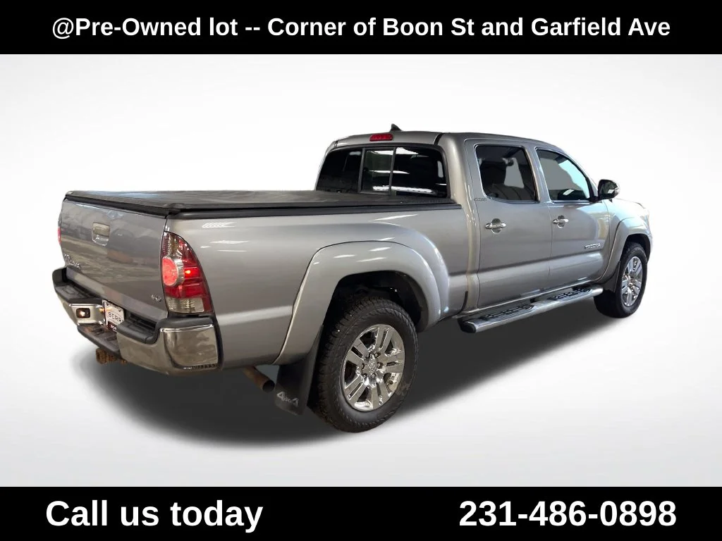 Used 2014  Toyota Base image 5