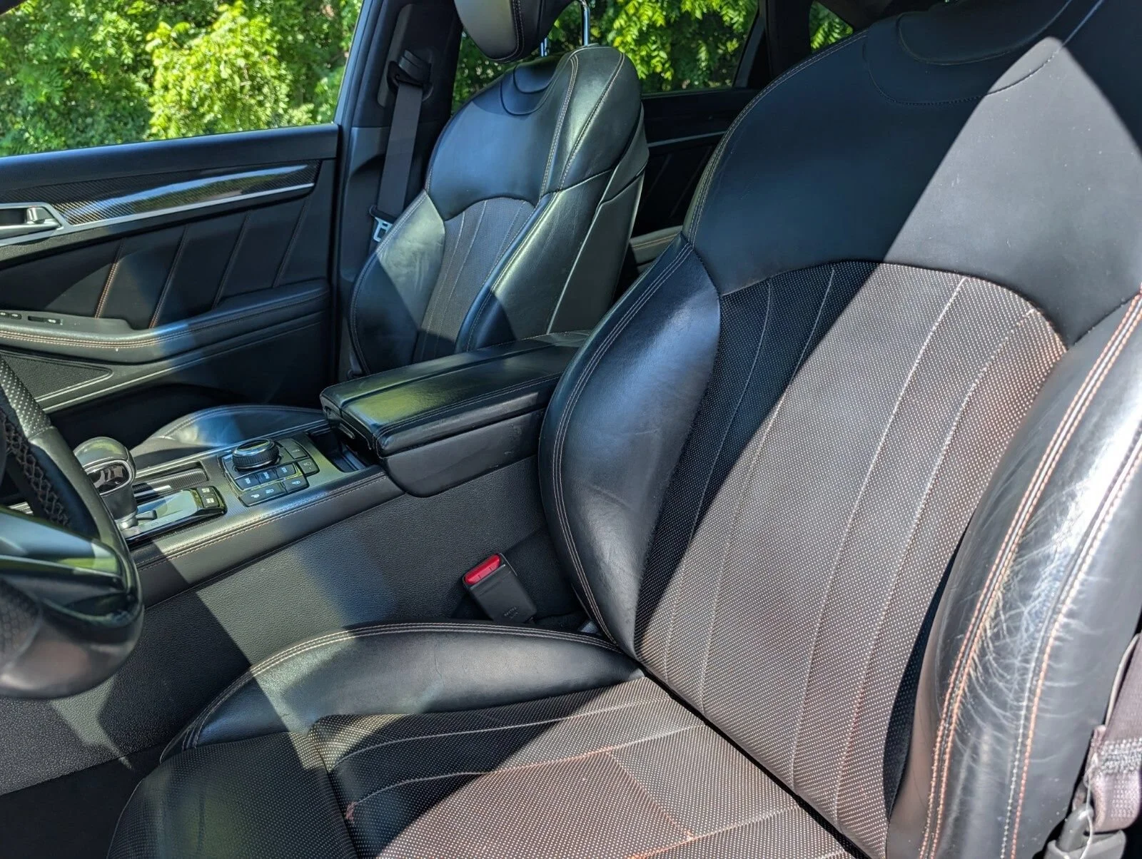 Used 2018 White Genesis 3.3T Sport image 23