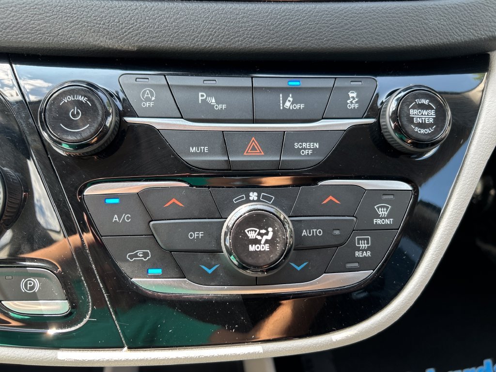 2023 Chrysler Pacifica Touring L - Photo 30