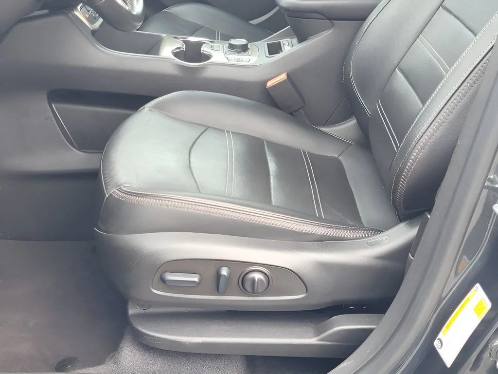 Used 2022 Hunter Metallic GMC Denali image 21