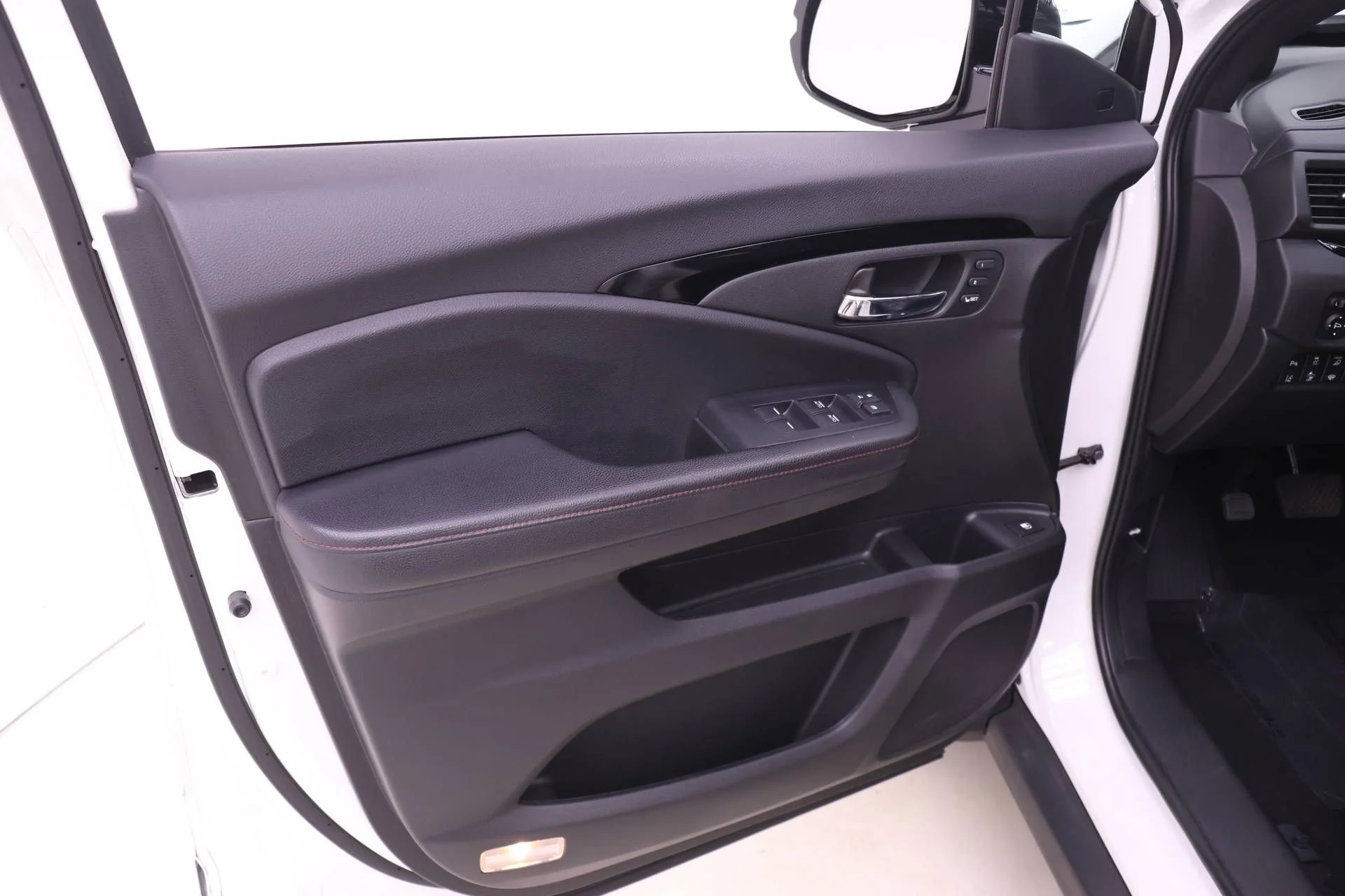 Certified Used 2023 Platinum White Pearl Honda Black Edition image 9