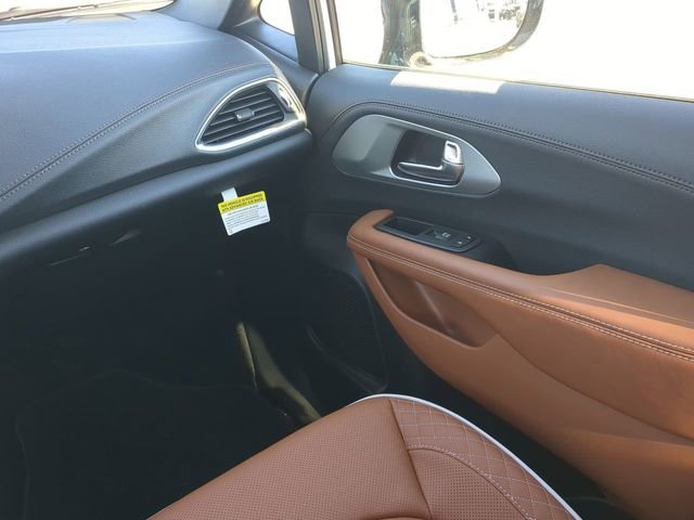 New 2026 Bright White Clear-Coat Exterior Paint Chrysler Pinnacle image 22