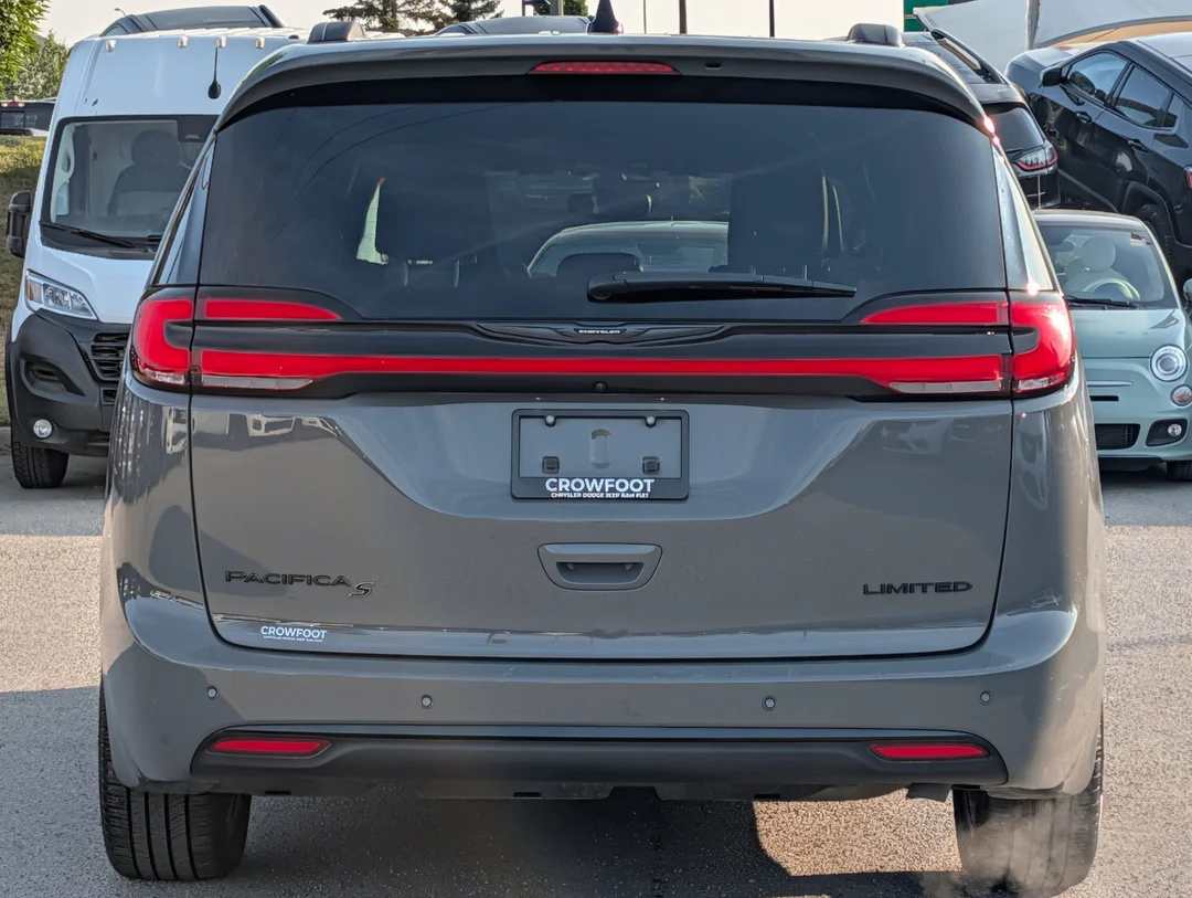 Used 2025 Grey Chrysler Limited - - FWD - Nappa Leather - Full Sunroof - Blind Spot & More! image 7