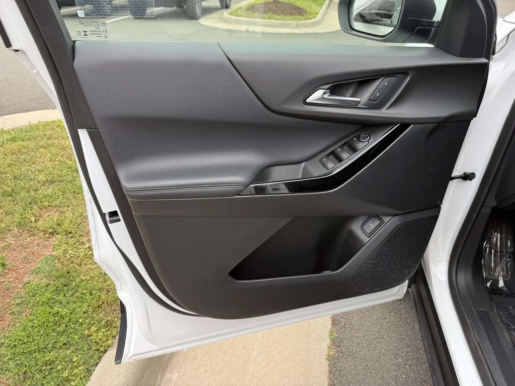 Used 2026 White Chevrolet LT image 31