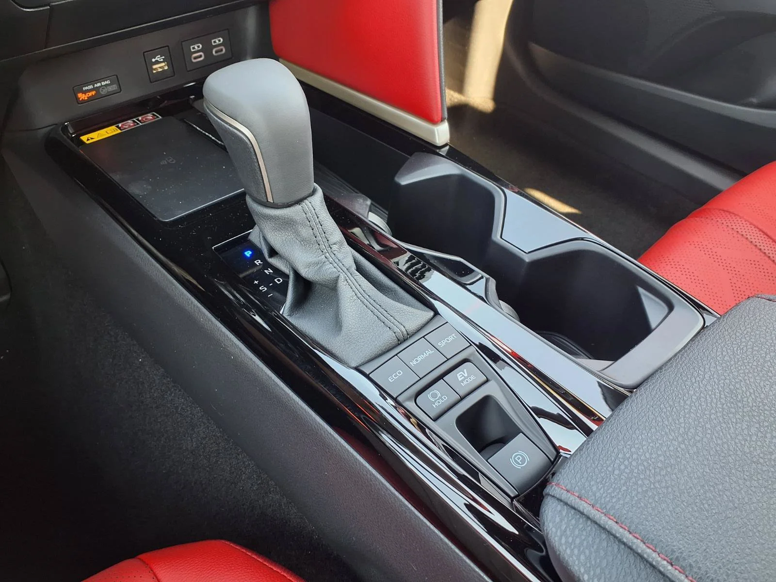 New 2026 Wind Chill Pearl <sup>1</sup> Toyota  XSE image 9