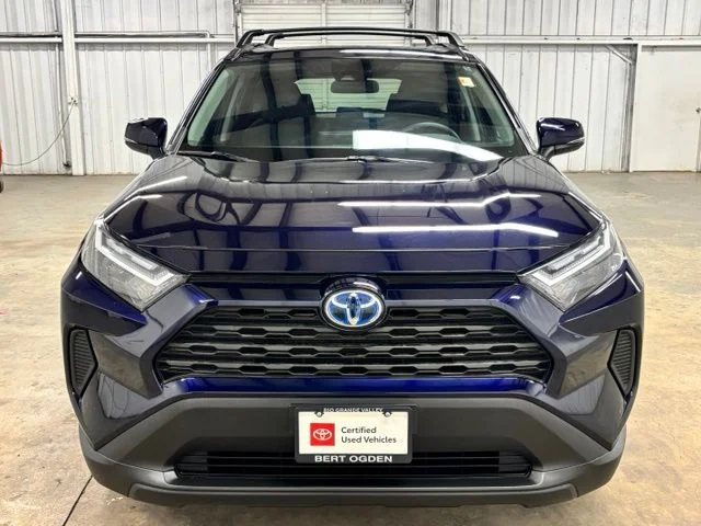 Used 2022  Toyota XLE image 2