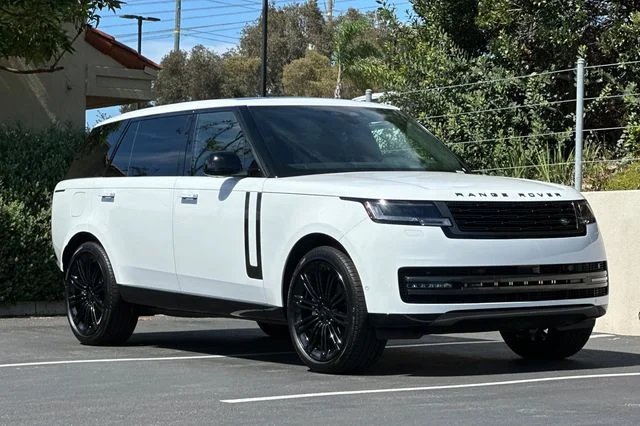 New 2026 Fuji White Land Rover SE image 7